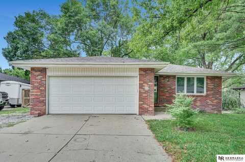 5920 Deerwood Drive, Lincoln, NE 68516