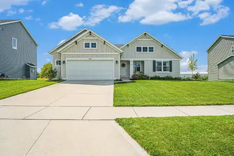 5860 Crossmoor Street SE, Caledonia, MI 49316