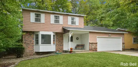 4670 Larkwood Drive SE, Kentwood, MI 49508