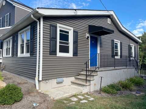 31 Lakeside Blvd, Hopatcong, NJ 07843
