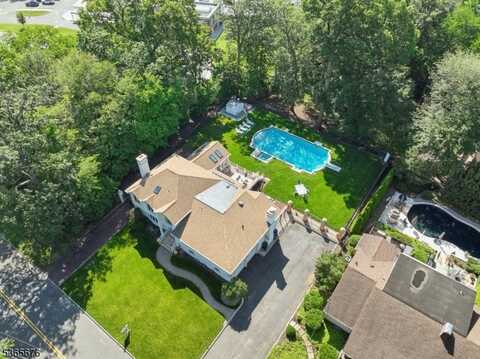 1503 Woodacres Dr, Mountainside, NJ 07092