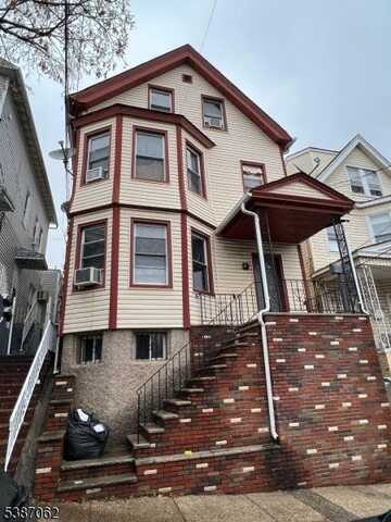 31 Tappan St, Kearny, NJ 07032