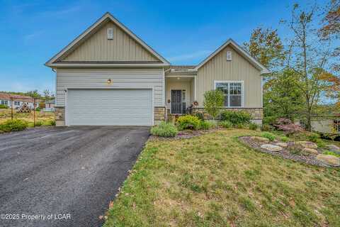 409 Pin Oak Drive, White Haven, PA 18661