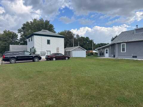 38 7TH St NE, Huron, SD 57350