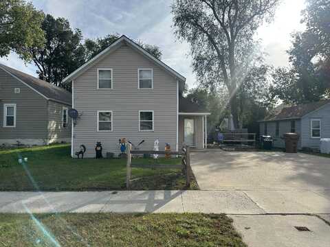 254 Idaho Ave SE, Huron, SD 57350