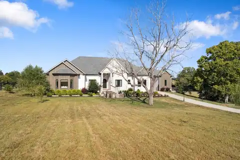 100 Stirling Lane, Versailles, KY 40383
