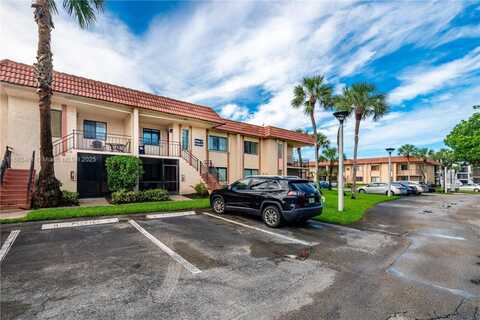 150 Lakeview Dr, Weston, FL 33326