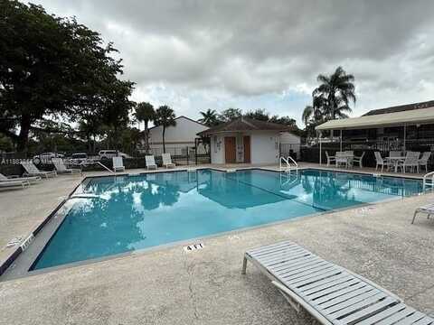 7045 SW 42nd Pl, Davie, FL 33314