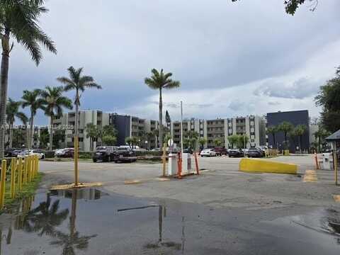 10000 NW 80th Ct, Hialeah Gardens, FL 33016