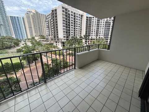 520 Brickell Key Dr, Miami, FL 33131