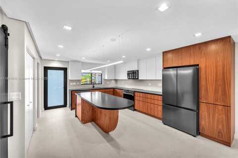 2211 NE 122nd St, North Miami, FL 33181