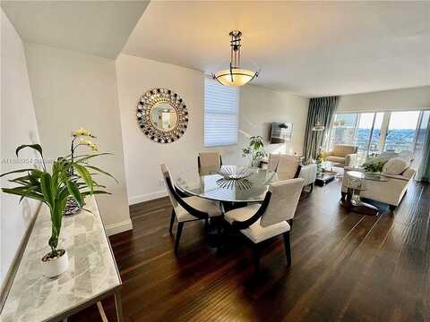 4400 Hillcrest Dr, Hollywood, FL 33021