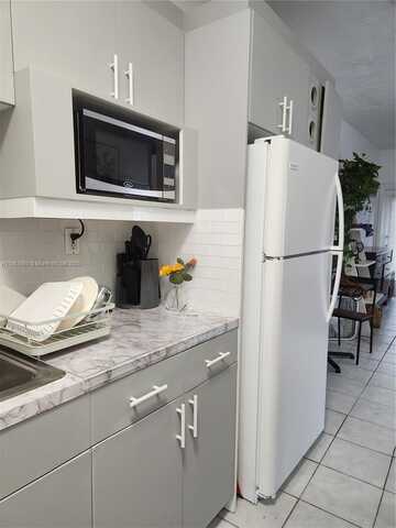 6490 Collins Ave, Miami Beach, FL 33141