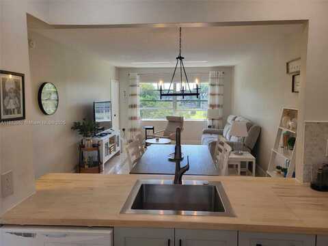 4700 NW 35th St, Lauderdale Lakes, FL 33319