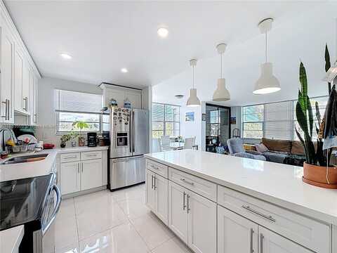 2751 Taft St, Hollywood, FL 33020