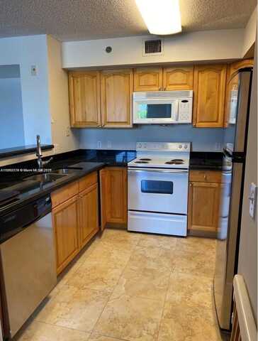 19601 E Country Club Dr, Aventura, FL 33180