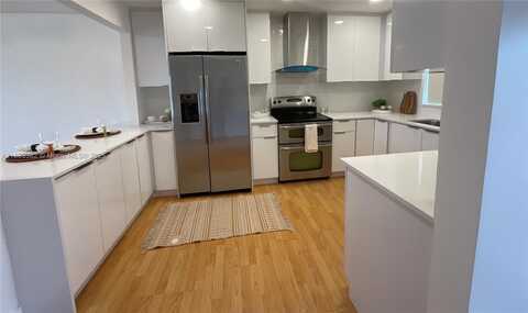 9481 Sunrise Lakes Blvd, Sunrise, FL 33322
