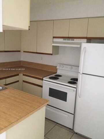 17580 NW 67th Pl, Hialeah, FL 33015