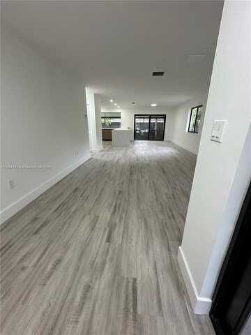 15471 Turnbull Dr, Miami Lakes, FL 33014