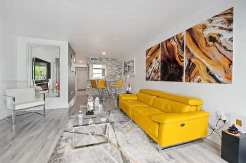 9373 Fontainebleau Blvd, Miami, FL 33172