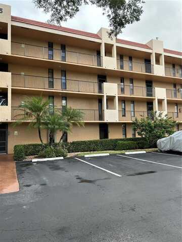 6011 Coral Lake Dr, Margate, FL 33063