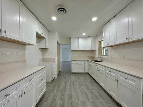 912 NE 9th Ct, Pompano Beach, FL 33060