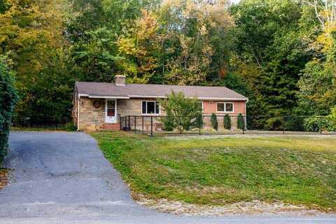 30 Center St, Ashburnham, MA 01430