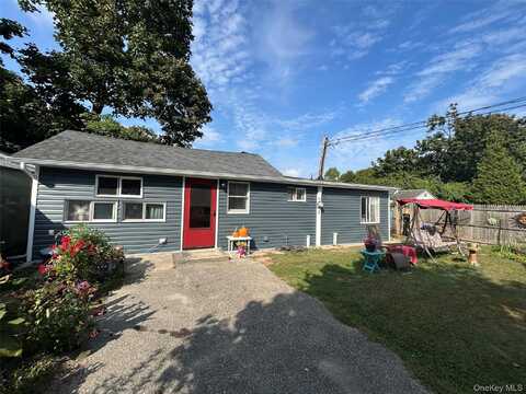 57 Sutton Court, West Islip, NY 11795