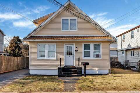 7 S Atlantic Street, Bay Shore, NY 11706