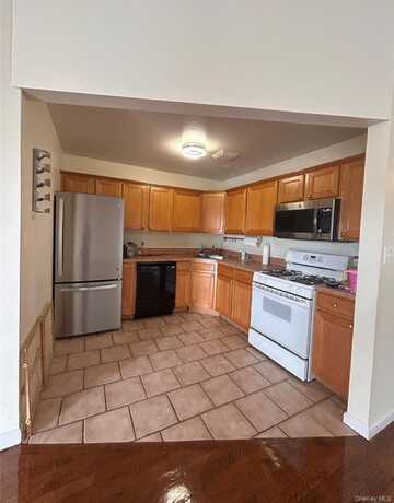 3233 Philip Avenue, Bronx, NY 10465