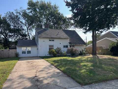 21 Bridge Lane, Hicksville, NY 11801