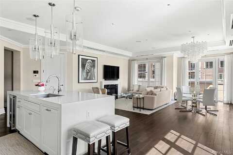 6000 Royal Court, North Hills, NY 11040