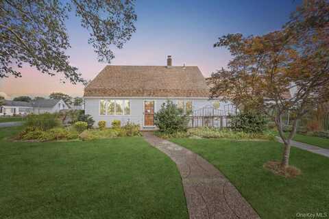 3 Snapdragon Lane, Levittown, NY 11756