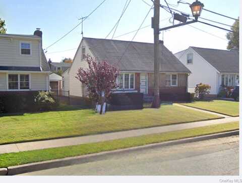 23 Park Circle, Mineola, NY 11501