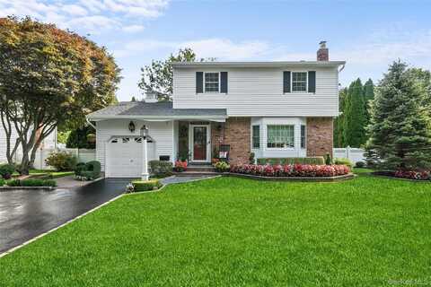 14 Gerek Avenue, West Islip, NY 11795