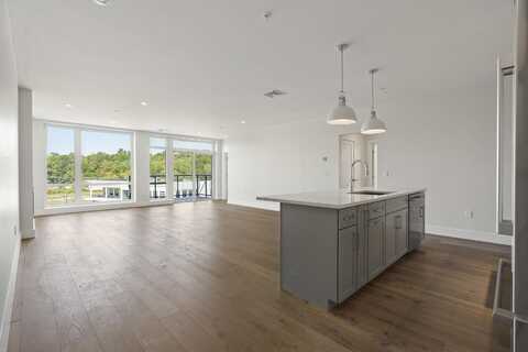 267 US Route 1, Falmouth, ME 04105