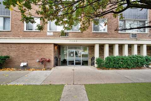 7120 N Sheridan Road, Chicago, IL 60626