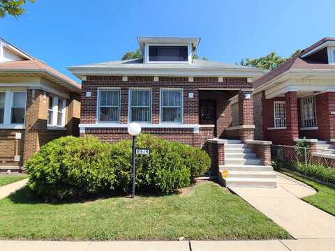 8319 S Crandon Avenue, Chicago, IL 60617