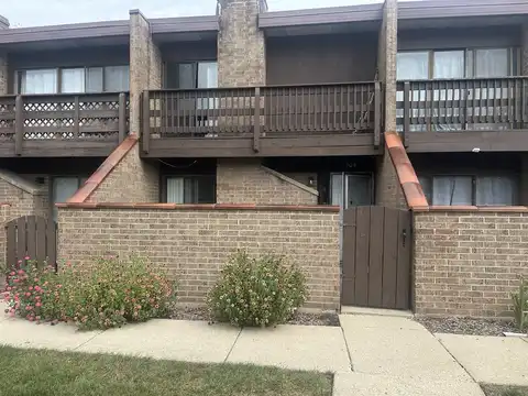 704 Kenneth Circle, Elgin, IL 60120