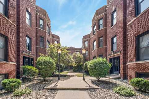 903 W CORNELIA Avenue, Chicago, IL 60657