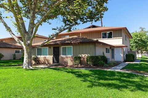 8842 Mission Vega Ct, Santee, CA 92071