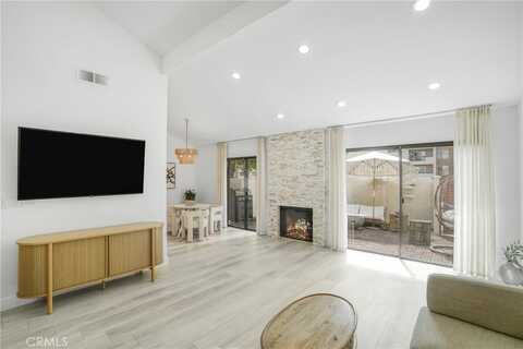 21551 Blvd Burbank, Woodland Hills, CA 91367