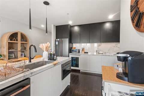226 The Promenade, Edgewater, NJ 07020