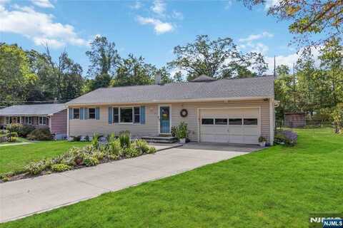 17 Belmont Drive, West Milford, NJ 07480