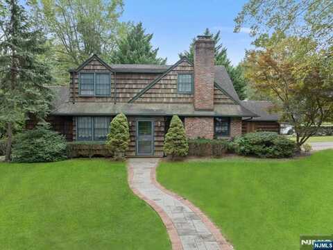 46 Benjamin Road, Tenafly, NJ 07670