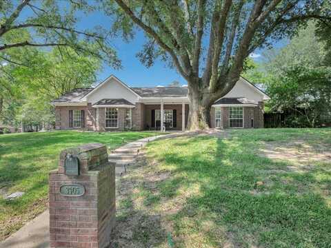 3905 Colonial Drive, Nacogdoches, TX 75965