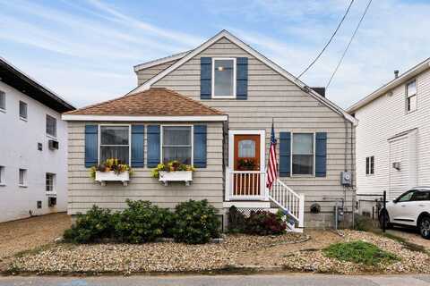 27 Hobson Avenue, Hampton, NH 03842