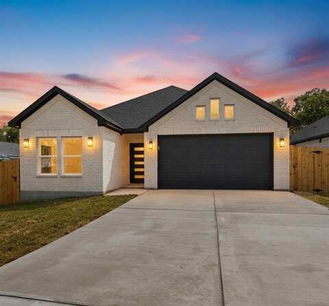705 E Denton Street, Ennis, TX 75119