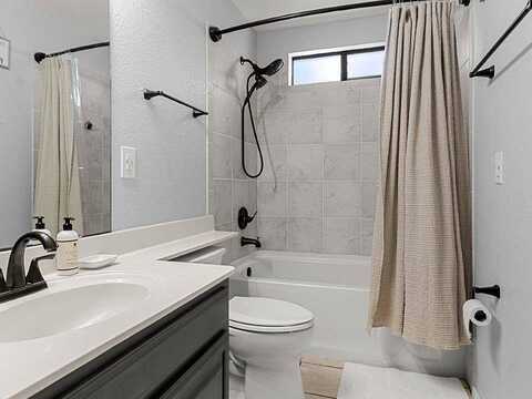231 Grosvenor Ct, Alamogordo, NM 88310