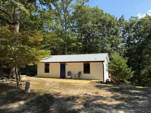 318 Woodland Dr, Mammoth Cave, KY 42259